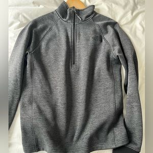 Men’s North Face Pullover - Small